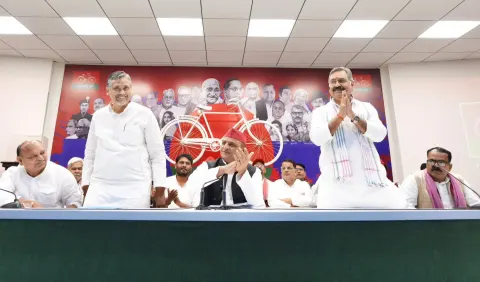 MLC चुनाव के लिए सपा ने बदले दो प्रत्याशी, अखिलेश ने कहा- यूपी में शिक्षा और स्वास्थ्य व्यवस्था पूरी तरह ध्वस्त