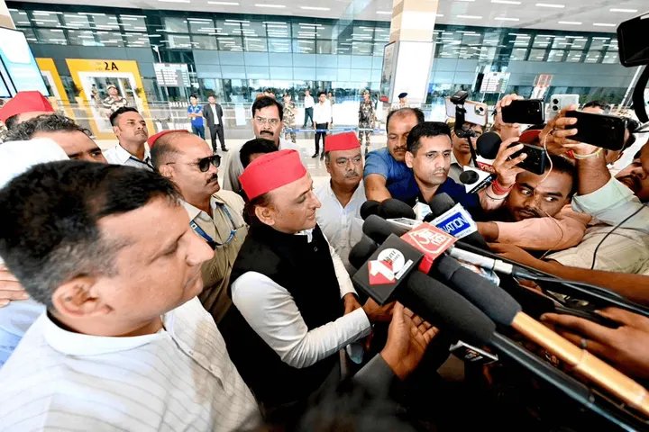 बिहार में अखिलेश यादव का BJP पर तीखा हमला, चुनाव आयोग को बताया ‘जुगाड़ आयोग’, INDIA गठबंधन को मिली नई ऊर्जा