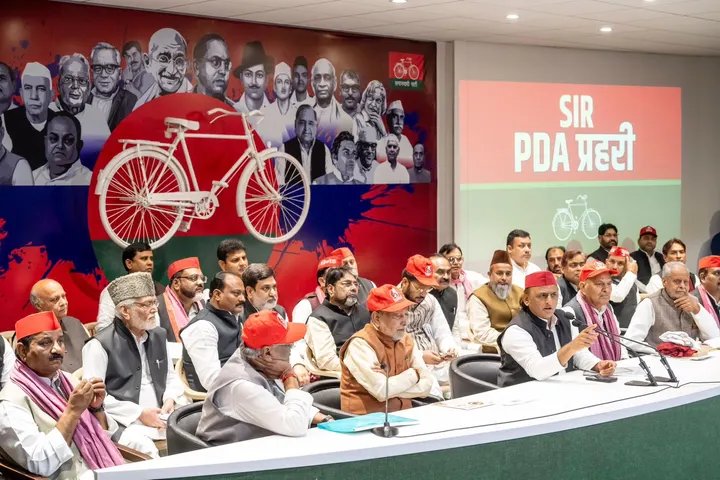 वोटर लिस्ट में नाम काटना BJP की साज़िश, मुख्यमंत्री को कुर्सी हिलने का डर तो करते हैं सांप्रदायिक भाषण : अखिलेश यादव
