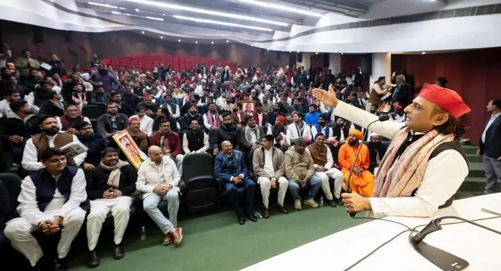 अखिलेश यादव का बड़ा एलान: 2027 में सपा सरकार बनी तो गोमती रिवरफ्रंट पर लगेगी महाराजा बिजली पासी की सोने की प्रतिमा