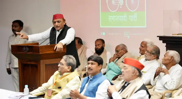 पीडीए को लाएंगे तभी नौकरी पाएंगे