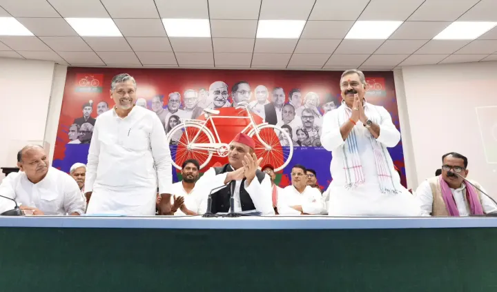 MLC चुनाव के लिए सपा ने बदले दो प्रत्याशी, अखिलेश ने कहा- यूपी में शिक्षा और स्वास्थ्य व्यवस्था पूरी तरह ध्वस्त