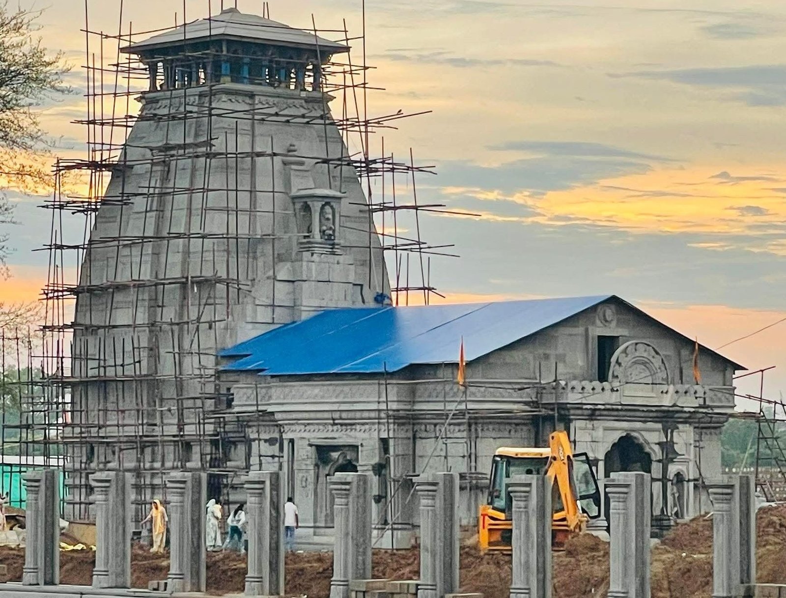इटावा में बन रहा भव्य केदारेश्वर महादेव मंदिर: 300 लाख साल पुराने पत्थरों से बिना सीमेंट के निर्माण, अखिलेश यादव का ड्रीम प्रोजेक्ट